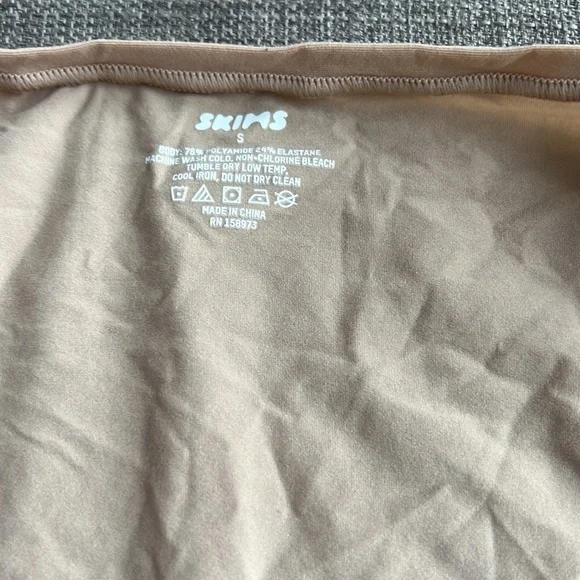 Skims Fits Everybody Henley Crop Top - Picture 7 of 7